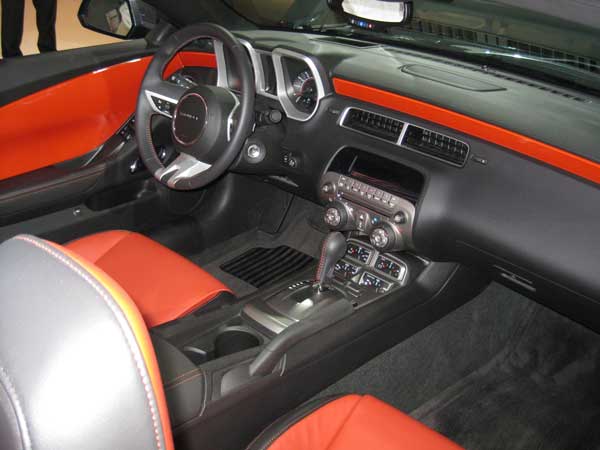 The 2011 Camaro RS Convertible's interior looks better in photos